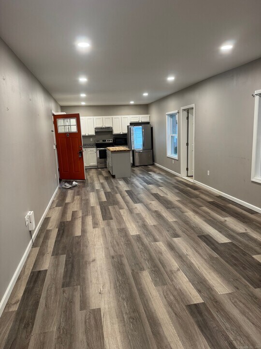 526 Canterbury Turnpike in Norwich, CT - Building Photo