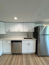 523 Leetes Island Rd in Branford, CT - Building Photo - Building Photo