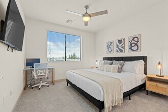 711 W Broadway Rd in Tempe, AZ - Foto de edificio - Building Photo