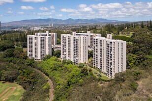 Colonnade on the Greens in Aiea, HI - Building Photo