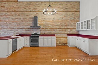 330 Main St-Unit -3 in Racine, WI - Building Photo - Building Photo