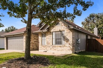 407 Clarks Way in Hutto, TX - Building Photo - Building Photo