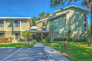 800 NW Fork Rd in Stuart, FL - Building Photo