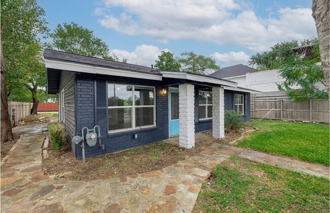704 E McNeil Rd in Round Rock, TX - Building Photo - Building Photo