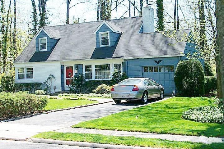258 Steamboat Rd in Kings Point, NY - Building Photo