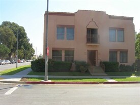 466 N Orange Grove Ave, Unit 464 1/2 in Los Angeles, CA - Building Photo