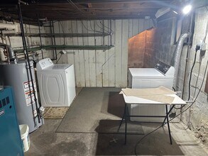 8 Fairfax St, Unit #1F in Somerville, MA - Foto de edificio - Building Photo