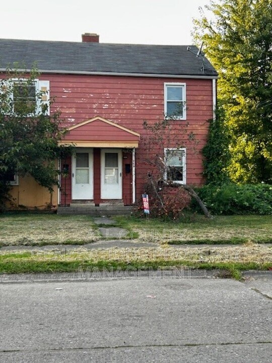 956 N Central Dr in Lorain, OH - Building Photo