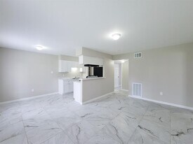 3206 Lobit Dr in Dickinson, TX - Building Photo