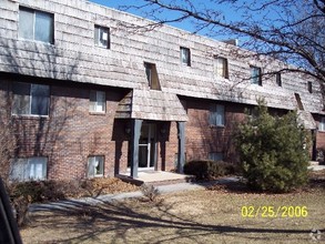 Saxton Apartments in Omaha, NE - Building Photo - Building Photo