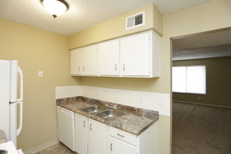 Candlelite Apartments in Grandview, MO - Building Photo - Interior Photo