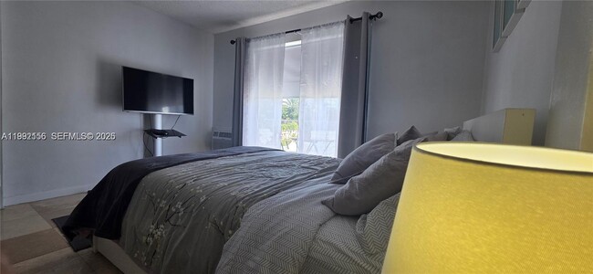 7904 West Dr in North Bay Village, FL - Building Photo - Building Photo