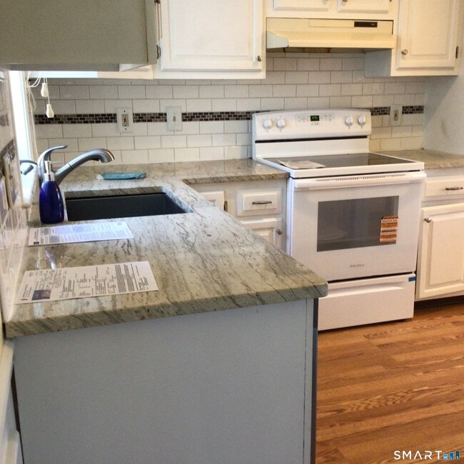 15 Bon Air Ave in Stamford, CT - Building Photo - Building Photo