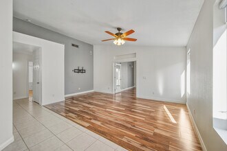 6978 W Kings Ave in Peoria, AZ - Foto de edificio - Building Photo