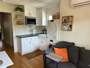 172 Rogers Ave in San Carlos, CA - Building Photo - Building Photo