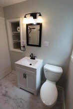 905 Benton Ave in Pittsburgh, PA - Foto de edificio - Building Photo