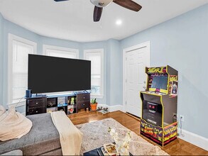 8 Duke St, Unit 1 in Lynn, MA - Building Photo - Building Photo
