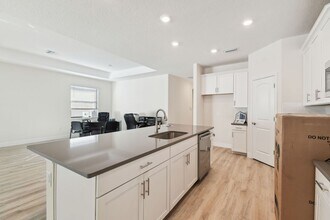 11512 Weaver Hollow Rd in New Port Richey, FL - Building Photo - Building Photo