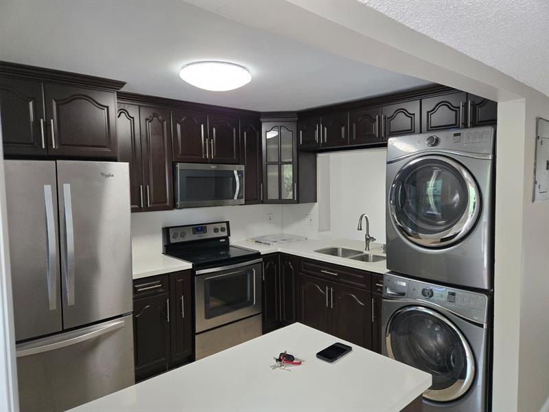 7830 Northwest 33rd Street in Hollywood, FL - Building Photo