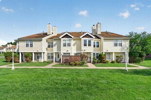 1208 Whispering Hills Dr in Chester, NY - Building Photo