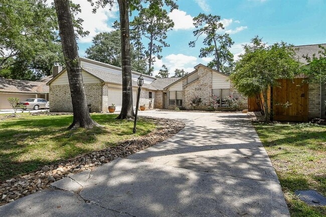 property at 19522 Dianeshire Dr