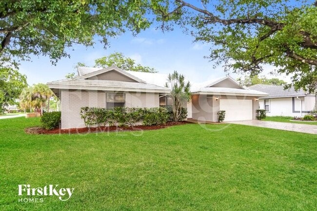 3999 NW 73rd Way in Coral Springs, FL - Foto de edificio - Building Photo