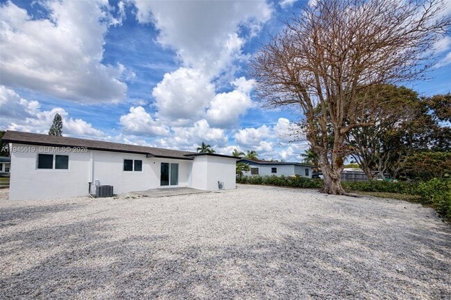 14313 SW 110th Ave in Miami, FL - Building Photo - Building Photo