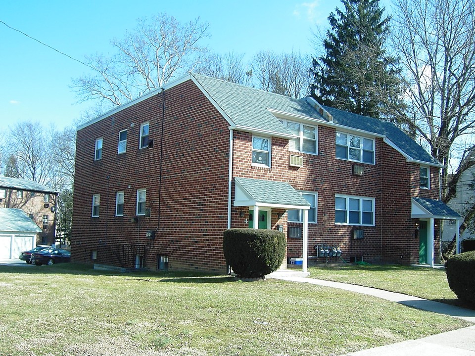 4-6 Linden Ave in Rutledge, PA - Building Photo