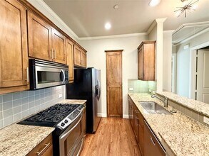 7333 Valley View Ln in Dallas, TX - Building Photo - Building Photo