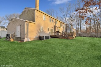 18 Sharon Dr, Unit 203 in Coram, NY - Building Photo - Building Photo