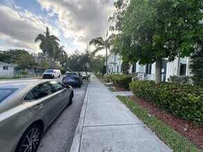 2641 NE 212th Terrace in Miami, FL - Building Photo - Building Photo