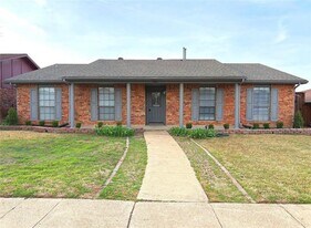 4816 Roberts Dr in The Colony, TX - Building Photo