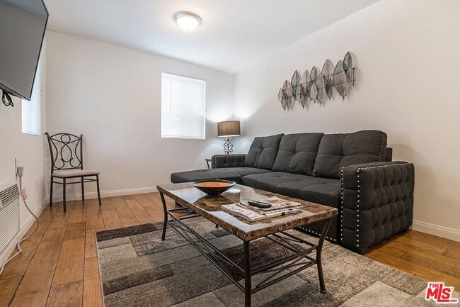 5249 Satsuma Ave in Los Angeles, CA - Building Photo - Building Photo