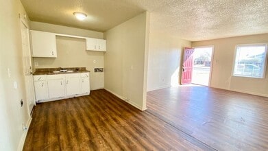 2415 E 10th St in Lubbock, TX - Building Photo - Building Photo