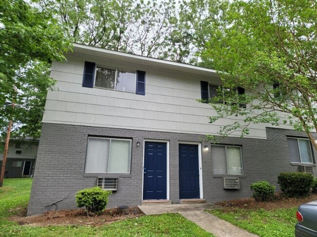 The Heights Townhomes in Greensboro, NC - Building Photo - Building Photo