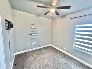 930 E Glorietta Dr in Hobbs, NM - Building Photo - Building Photo