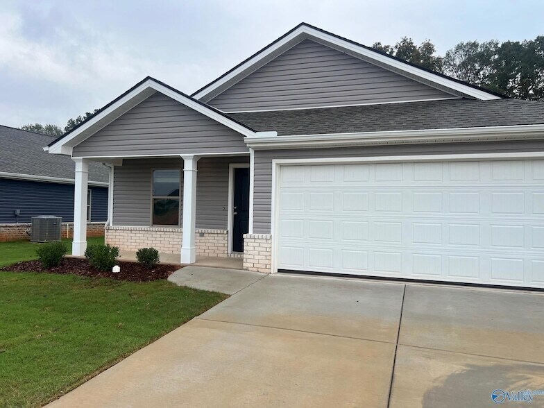 22655 Dashwood Ln in Athens, AL - Foto de edificio