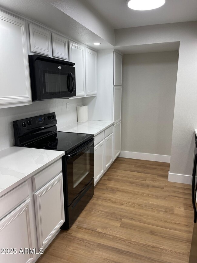 8500 E Indian School Rd in Scottsdale, AZ - Building Photo - Building Photo