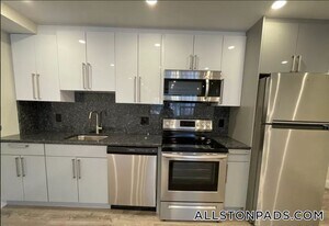 1028 Commonwealth Ave in Boston, MA - Building Photo