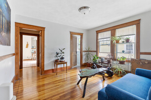 27 Murray Hill Rd, Unit 2 in Cambridge, MA - Building Photo