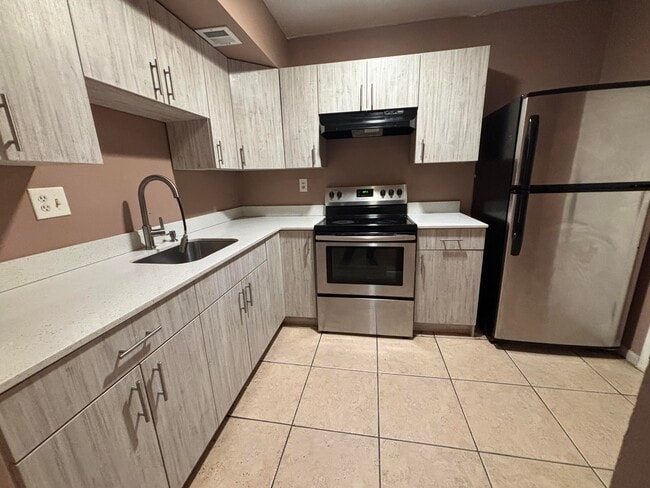 3710 NW 21st St in Lauderdale Lakes, FL - Building Photo - Building Photo