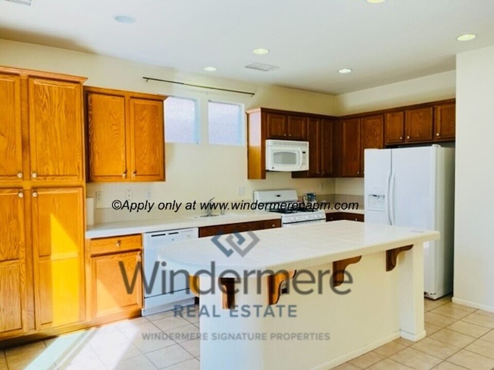 130 Penhow Cir in Sacramento, CA - Building Photo