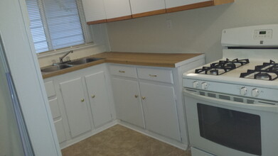 130 Glen Oak St in East Peoria, IL - Building Photo - Building Photo