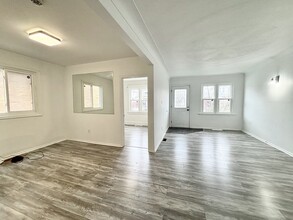 90 Barons Ave N in Hamilton, ON - Building Photo - Building Photo