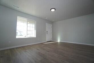 1218 W Bass River Dr in Meridian, ID - Building Photo - Building Photo