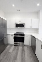 17820 NW 73rd Ave in Hialeah, FL - Building Photo - Building Photo