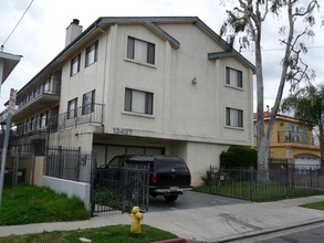 13427 Roselle Ave in Hawthorne, CA - Building Photo - Building Photo