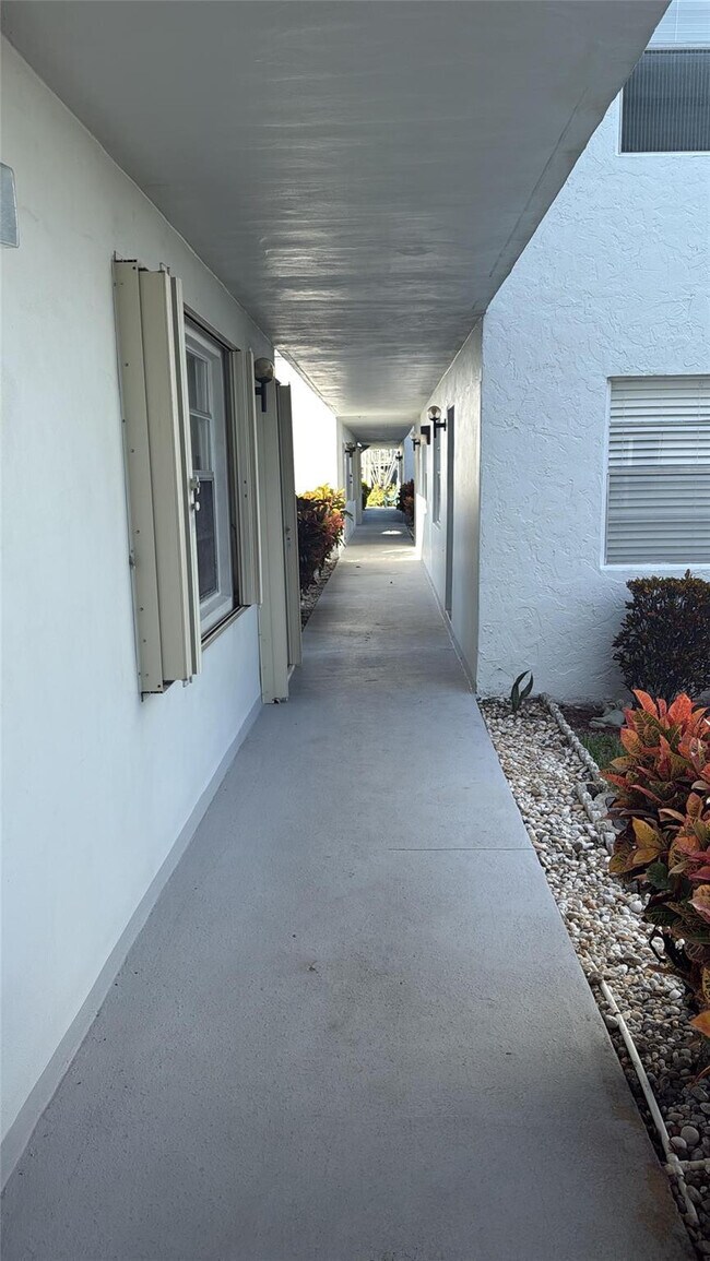 403 Saxony Way in Delray Beach, FL - Building Photo - Building Photo