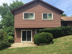 4308 Dakota Dr in West Des Moines, IA - Foto de edificio - Building Photo