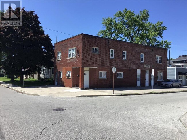 property at 121b Hanna St W
